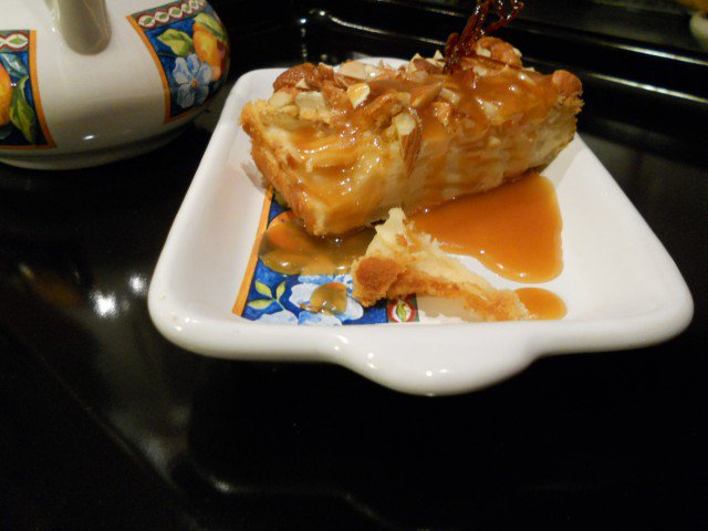 Japanska torta od jabuka sa karamel prelivom