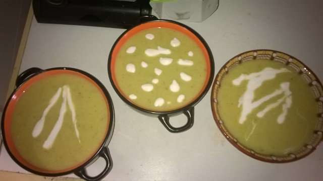 Zelena krem supa od tikvica sa krutonima