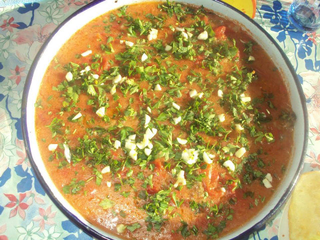 Pečene paprike u soku od paradajza