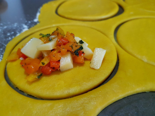Empanade sa bundevom i čedar sirom