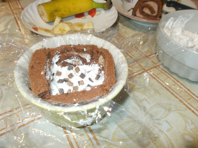 Jednostavan desert sa gotovim rolatom