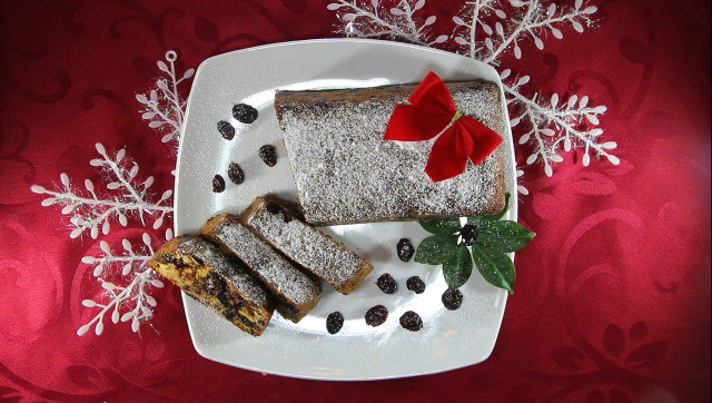 Bogat Božićni kolač sa sušenim voćem i orasima