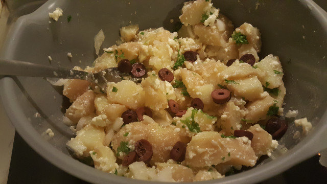 Salata od krompira sa prazilukom i sirom