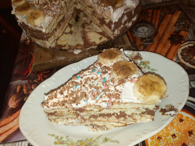 Keks torta sa dve vrste fila i bananama
