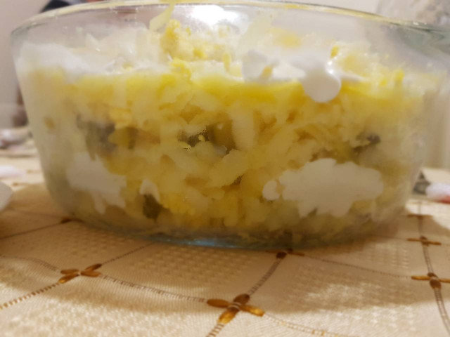 Salata sa majonezom i krem sirom