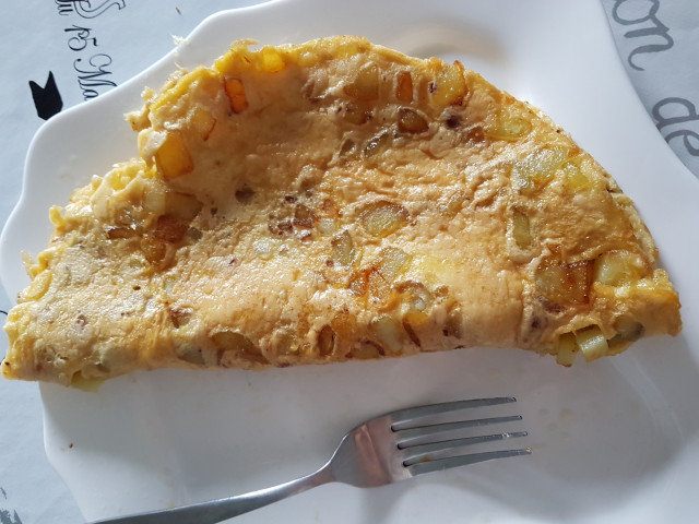 Omlet sa prženim krompirićima