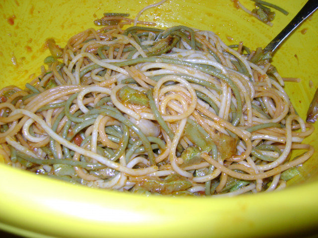 Špagete od integralnog brašna sa pečurkama i tikvicama za večeru