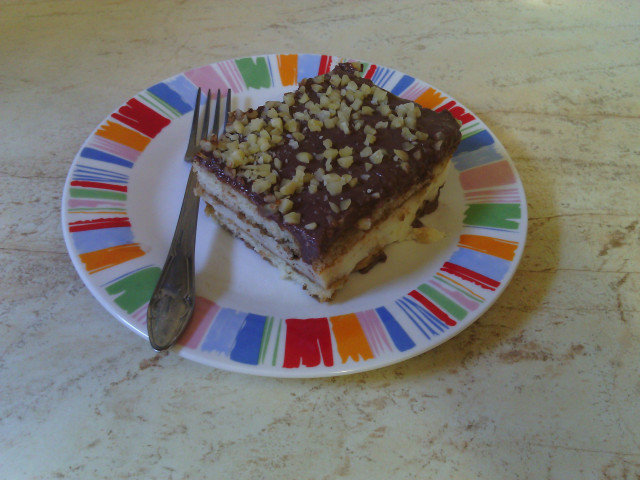 Torta sa piškotama, kafom i dve vrste pudinga