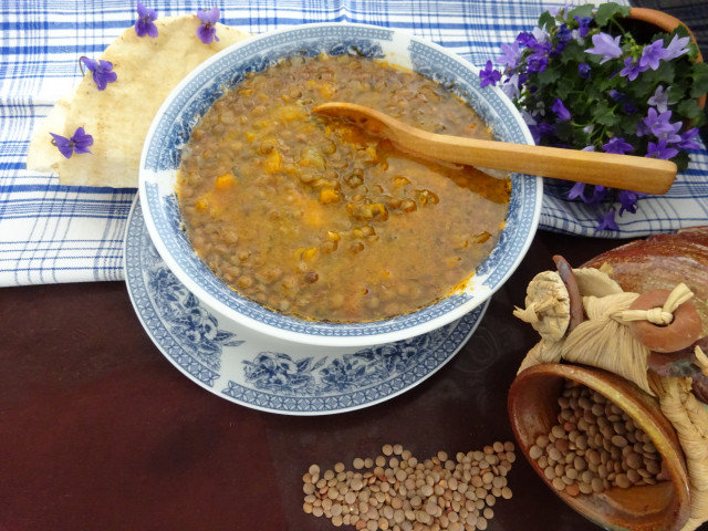 Supa od sočiva sa parčićima bundeve na marokanski način