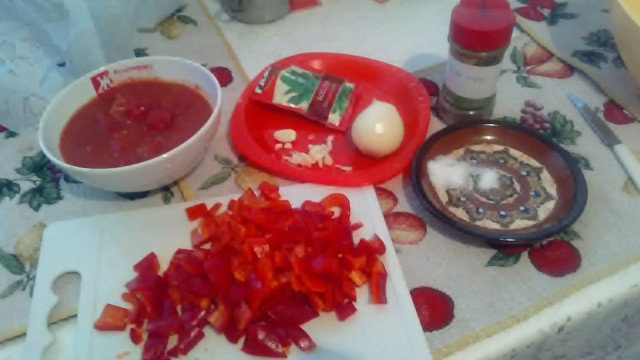 Domaća krem supa sa paprikama i bosiljkom