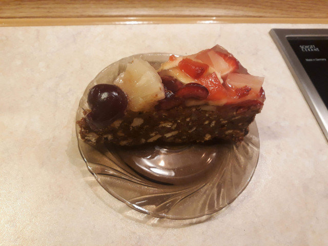 Keks torta sa Želiranim voćem