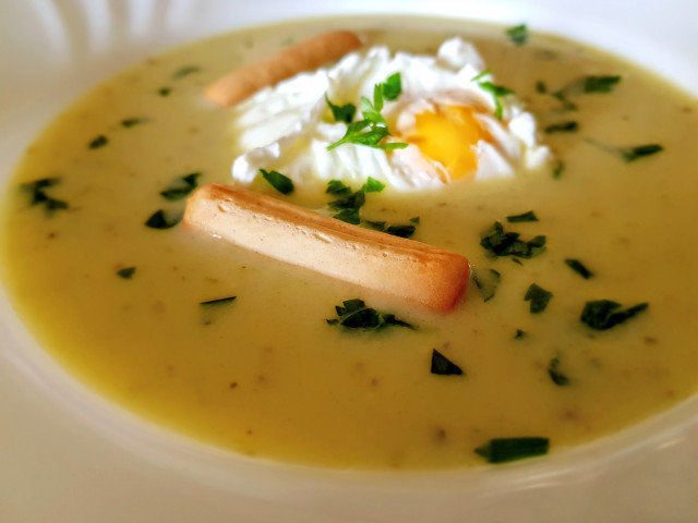 Austrijska krem supa sa belim lukom