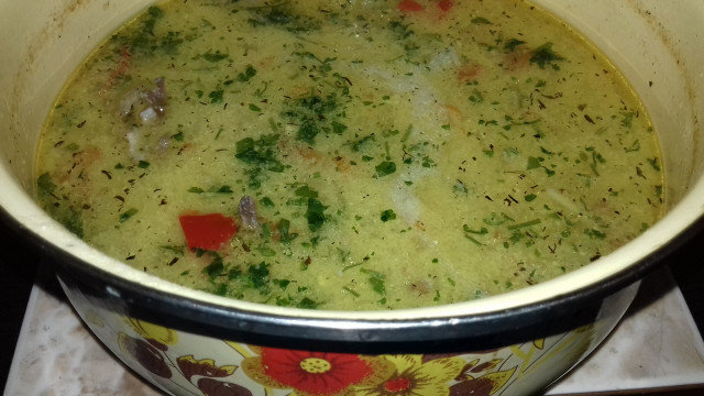 Kokošija supa sa kuvanom zaprškom