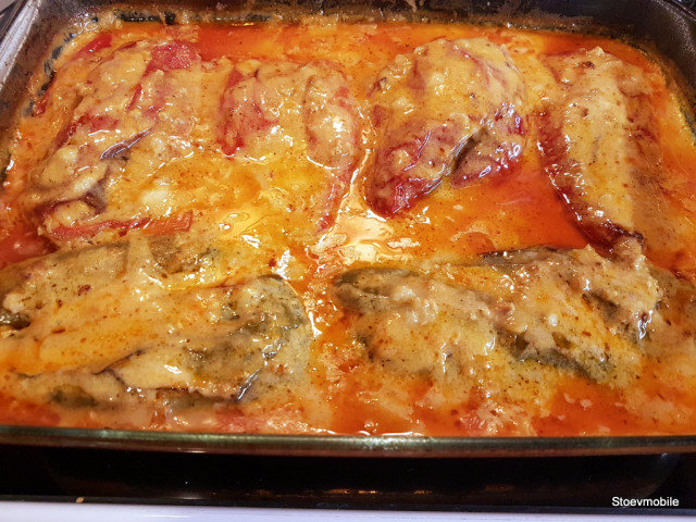 Paprike punjene mlevenim mesom, pirinčem iz rerne sa čudesnim sosom