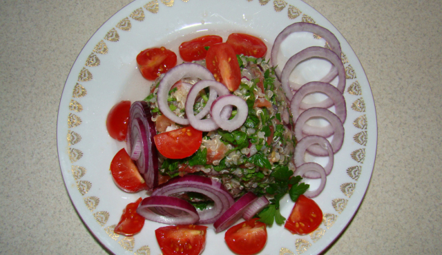 Salata Tabule sa kinoom i čeri paradajzom
