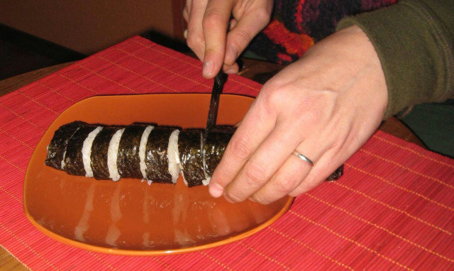 Kimbap sa algama i surimi štapićima