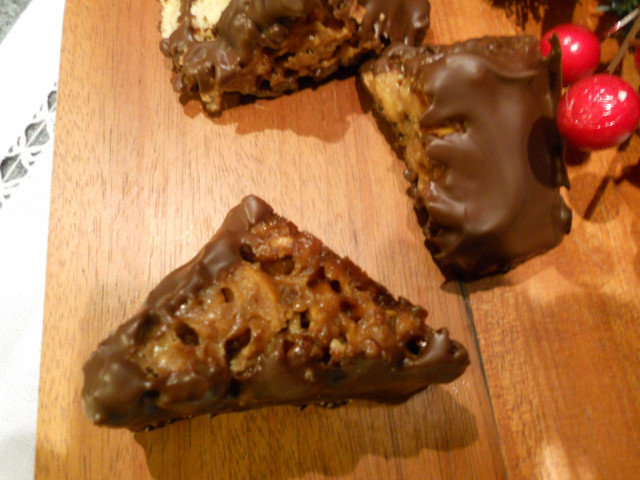 Nussecken - mali čokoladni kolači sa mnogo orašastih plodova