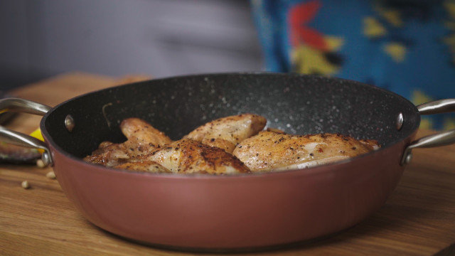 Pečena piletina sa čimičuri sosom