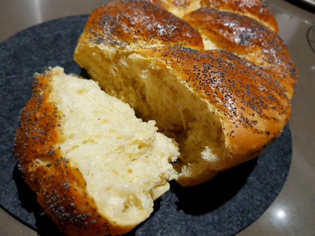 Upleten jevrejski hleb (Challah)