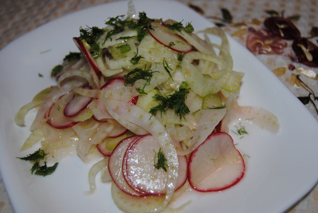 Salata sa komoračem i rotkvicama