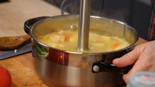Čorba od celera i krompira sa pikantnim krutonima