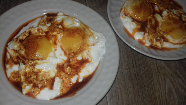 Pržena jaja na kiselom mleku i siru