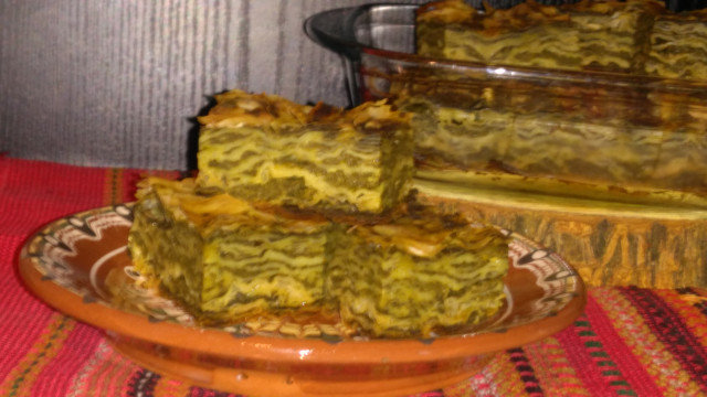 Prolećna pita sa koprivom i zeljem