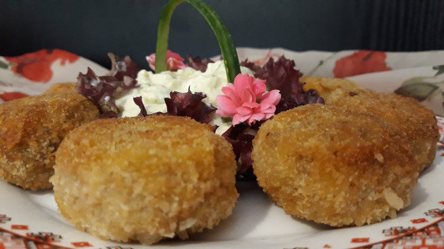 Pohovane teleće ćuftice u hrskavoj korici od parmezana