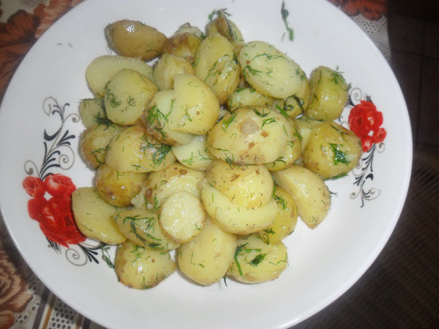 Krompir sa mirođijom i belim lukom
