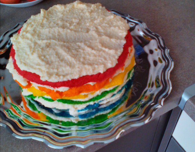 Kokos torta u duginim bojama