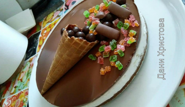 Raskošan čizkejk sa čokoladnom glazurom