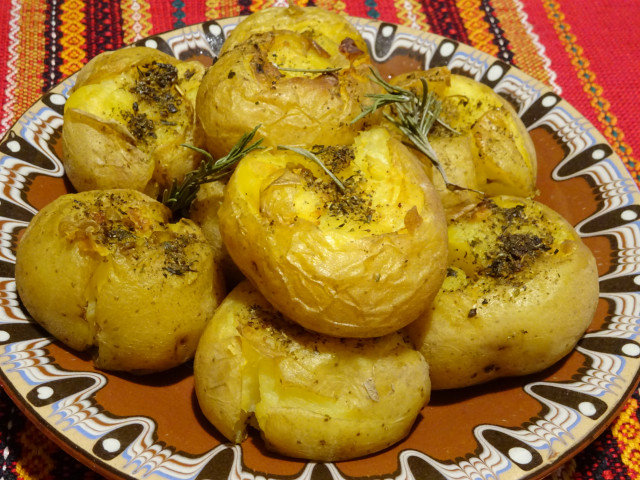 Pečeni krompir u rerni sa maslacem
