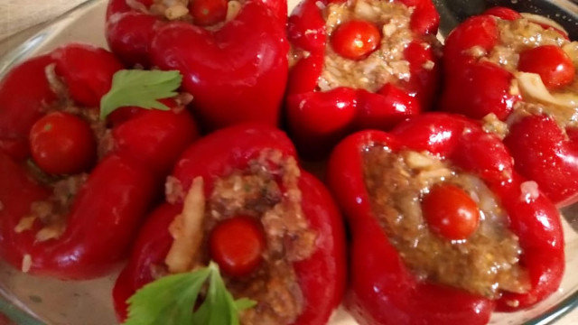 Punjene paprike sa mlevenim mesom bez pirinča