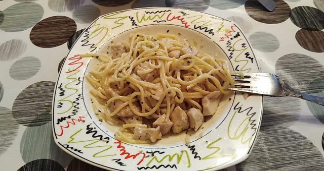 Špageti sa piletinom, pečurkama i sosom od pavlake