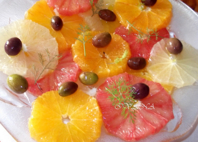 Vitaminska salata od citrusa sa maslinama