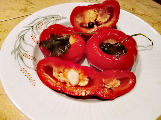 Marinirane gurmanske paradajz-paprike