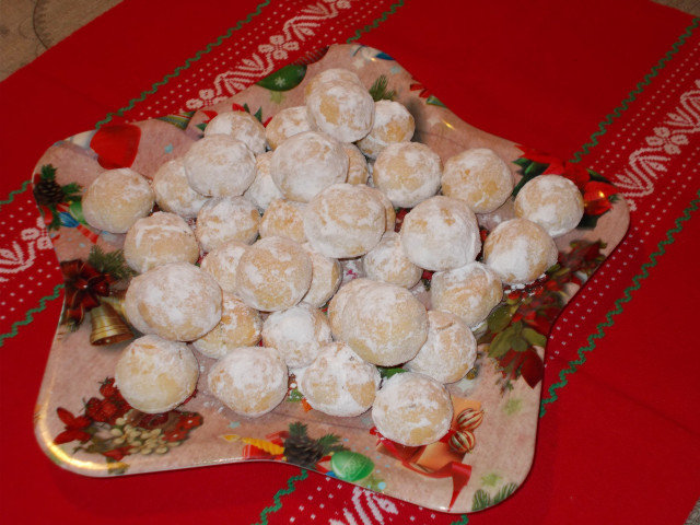 Božićni kolačići od maslaca sa ratlukom i orasima