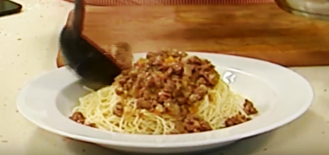 Špagete sa sosom od mlevene i seckane junetine