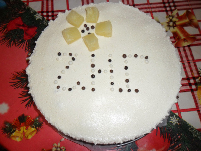 Novogodišnja torta sa pavlakom i ananasom