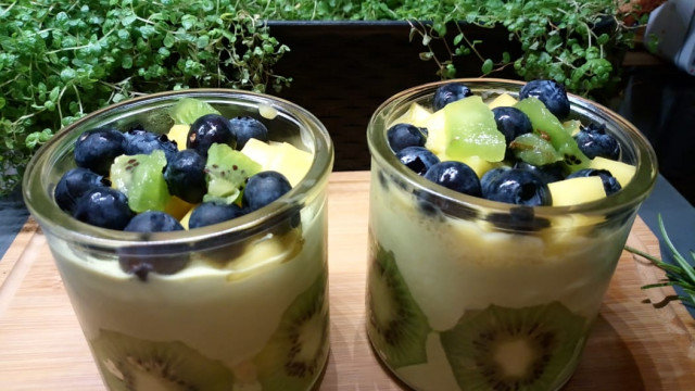 Jogurt Panakota sa Maća zelenim čajem i voćem