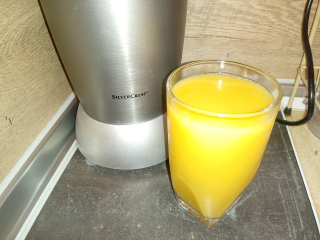 Klasičan sok od pomorandže u blenderu