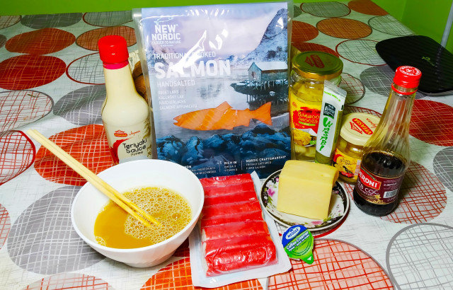 Omlet sa lososom i surimi štapićima