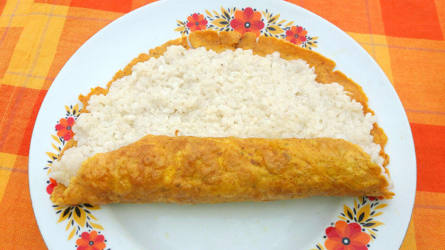 Rolat od jaja sa pirinčem i karfiolom