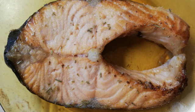 Kotleti lososa iz rerne sa svetlim soja sosom