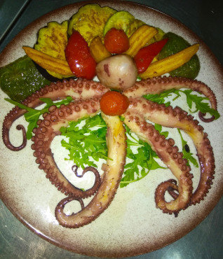 Grilovana hobotnica sa sosom od povrća