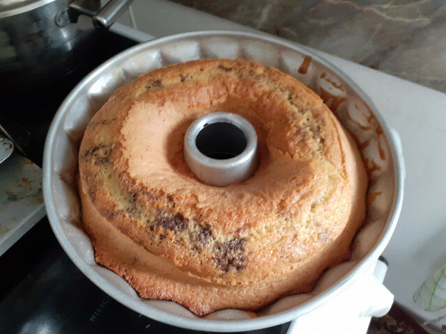 Kolač sa cimetom u kalupu za kuglof