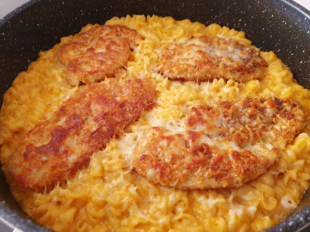 Makarone sa kačkavaljem (Mac and Cheese) i piletinom