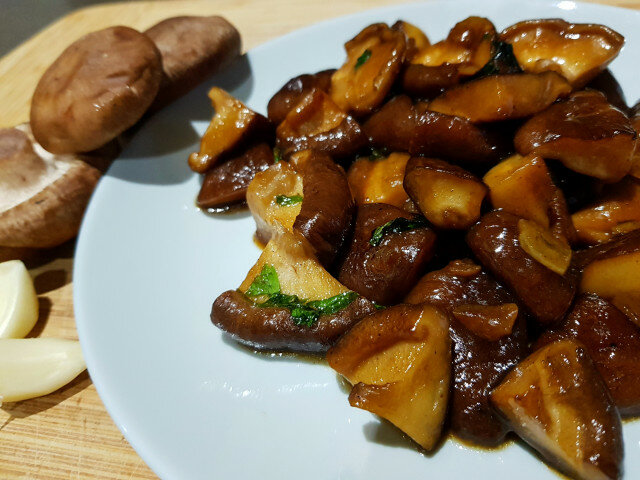 Karamelizovane pečurke Šitake u soja sosu