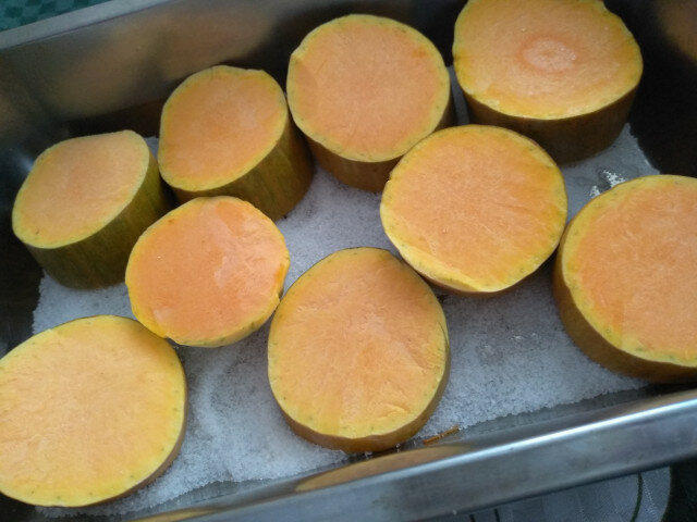 Pečena bundeva sa orasima i korama pomorandže