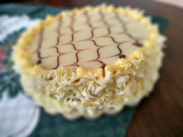 Torta Garaš sa belom čokoladom i pavlakom